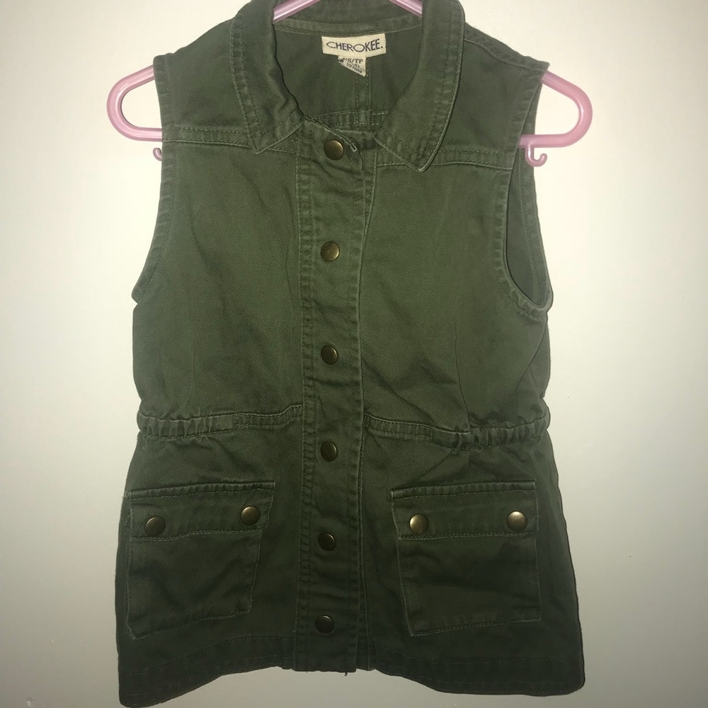 green Cherokee button vest worn less than 5 times